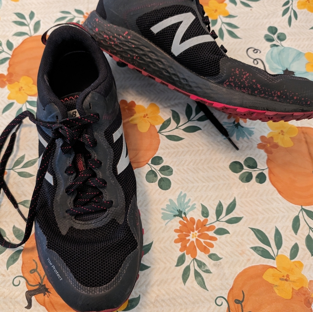 New Balance mens shoes sz 10